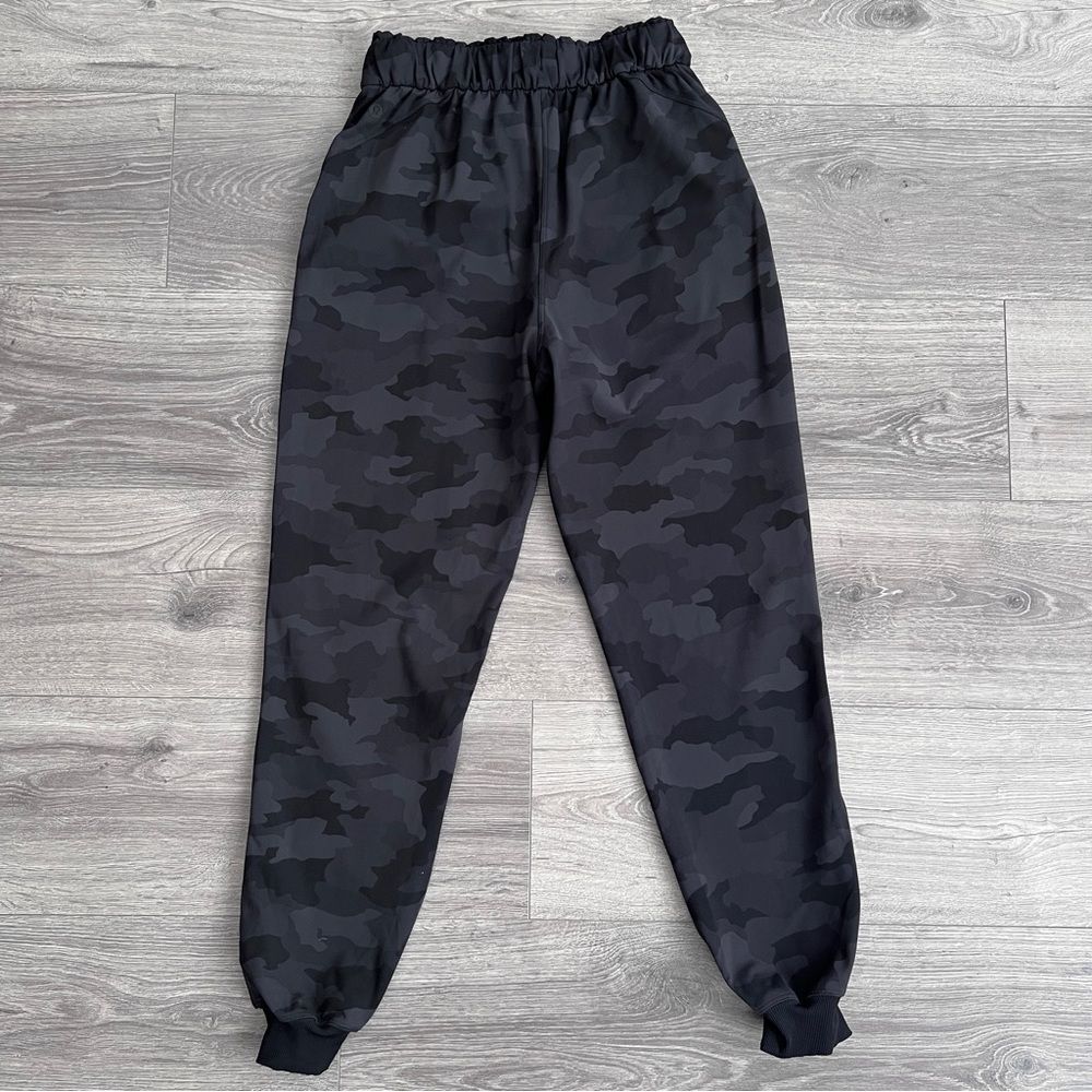 LULULEMON High Rise Joggers Size 4 Camo Gray Black Luxtreme Activewear Casual - Picture 5 of 8